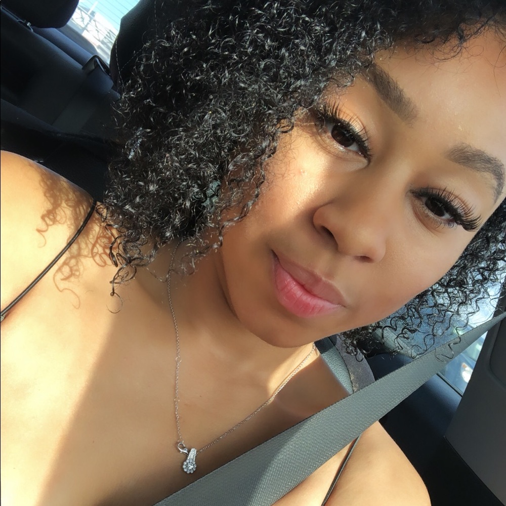 Meet your Posher, Fatima